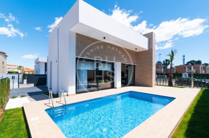 Private Villa Near the Beach in Oliva Nova Golf Resort | Berkshire Hathaway  HomeServices Costa Blanca