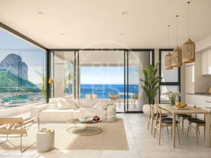 Sky-High Sanctuary: El pináculo de la vida innovadora en Calpe