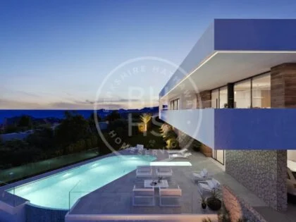 MODERNA CASA DE LUJO CON PISCINA PRIVADA EN CUMBRE DEL SOL