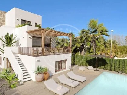 VILLA MEDITERRÁNEA FRENTE AL MAR EN OLIVA NOVA