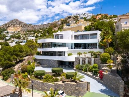 Lujoso refugio de 3 niveles con impresionantes vistas en Altea Hills