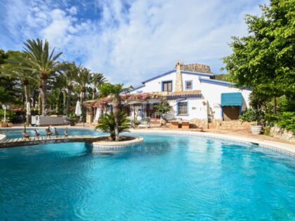Encantadora Finca Rústica en Venta en Calpe: Un refugio tranquilo a pocos minutos de Puerto Blanco