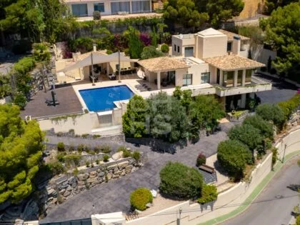 Serenidad y Esplendor en Sierra de Altea: Una lujosa villa con vistas panorámicas al mar