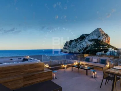 Espectacular Atico Duplex con Solarium en Calpe - Elegancia Costera en la Playa de La Fossa