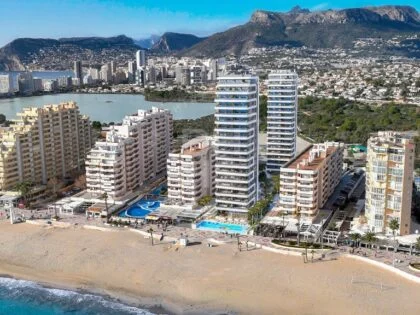 Espectacular Atico Duplex con Solarium en Calpe - Elegancia Costera en la Playa de La Fossa