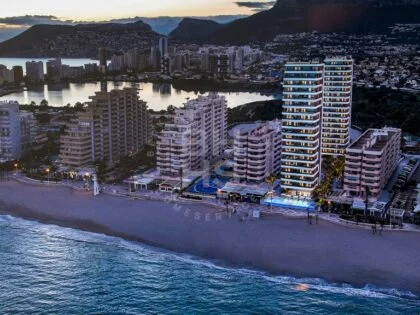 Elegante apartamento de 3 dormitorios con vistas al mar en Calpe - Diseñado para vivir junto a la playa