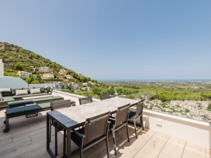 Ático de diseño con espectaculares vistas panorámicas al mar y al golf en la Sella