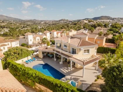Villa in Calpe with stunning Mountain Views and Prime Location