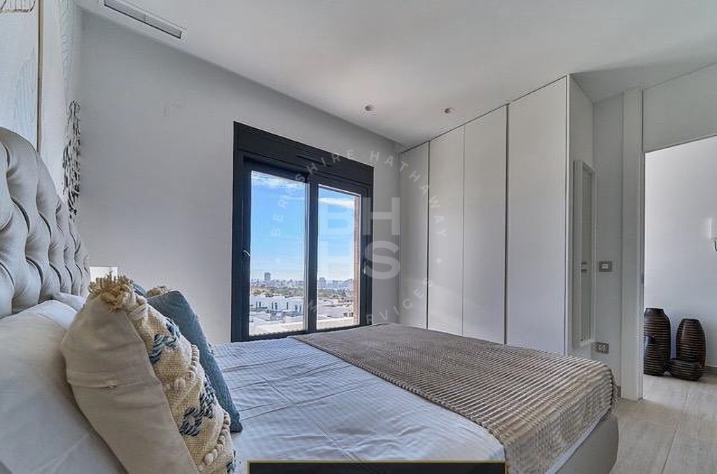 xlarge_CBNAAP1449_35528_V1_C642