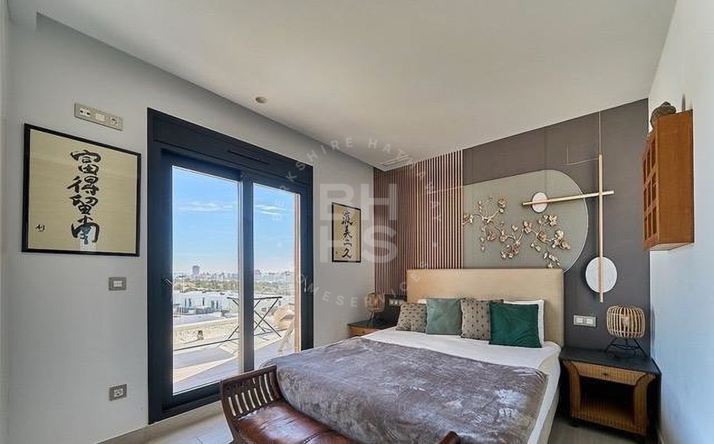 xlarge_CBNAAP1449_35534_V1_9529