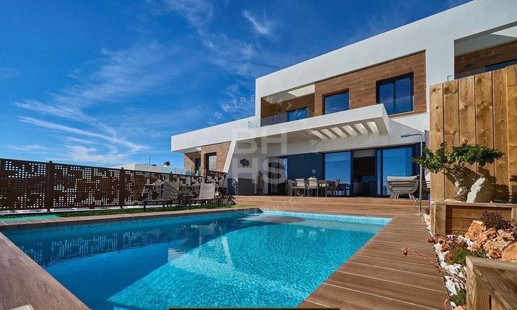 Adosado de lujo en BENIDORM- Un refugio tranquilo a pasos del Mediterráneo