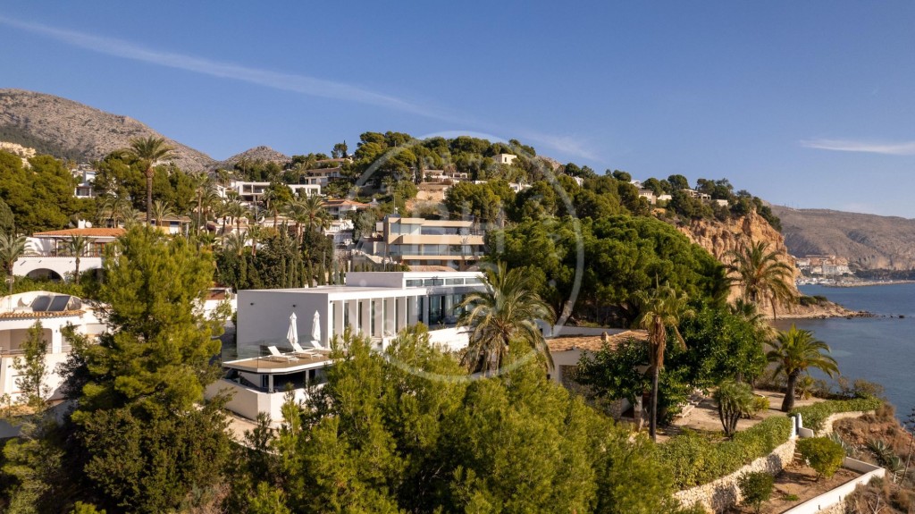 Exclusiva Villa Moderna en Altea con Acceso Privado a la Playa - Una Obra Maestra de Lujo y Diseño
