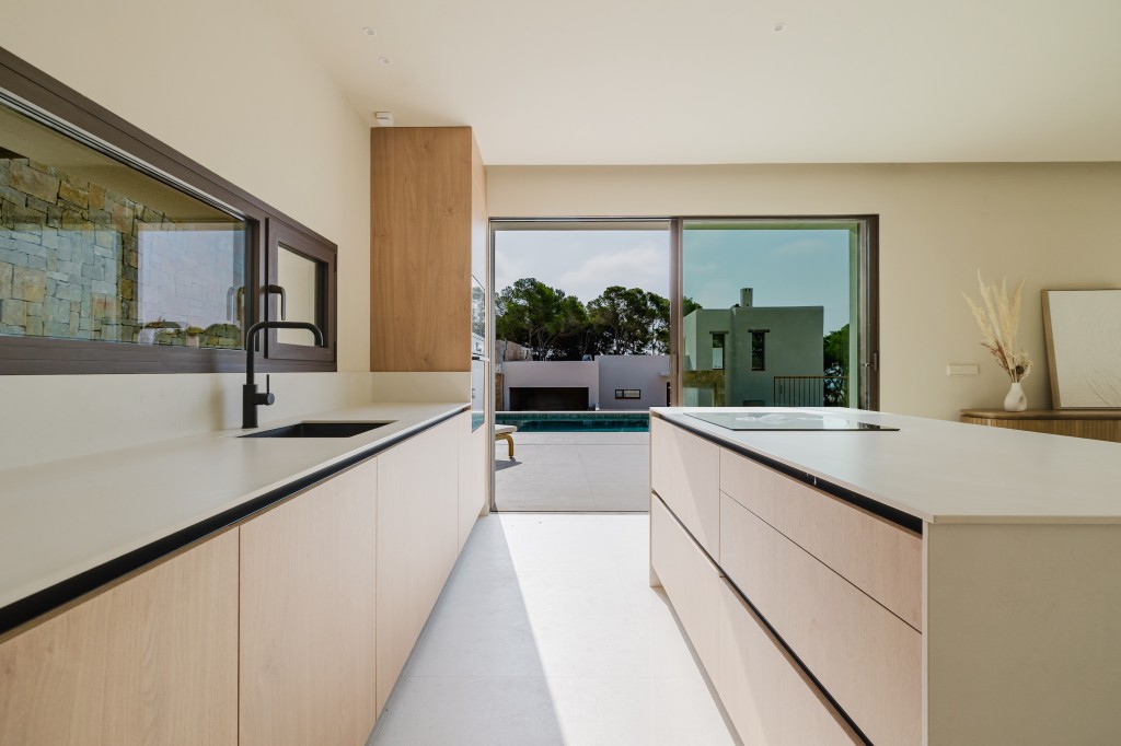 xlarge_CBNAAP1509_43878_V0_579F