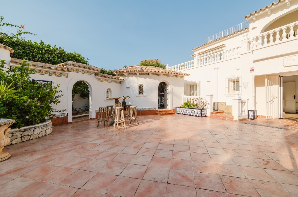 xlarge_CBNAAP1631_44293_V0_4285