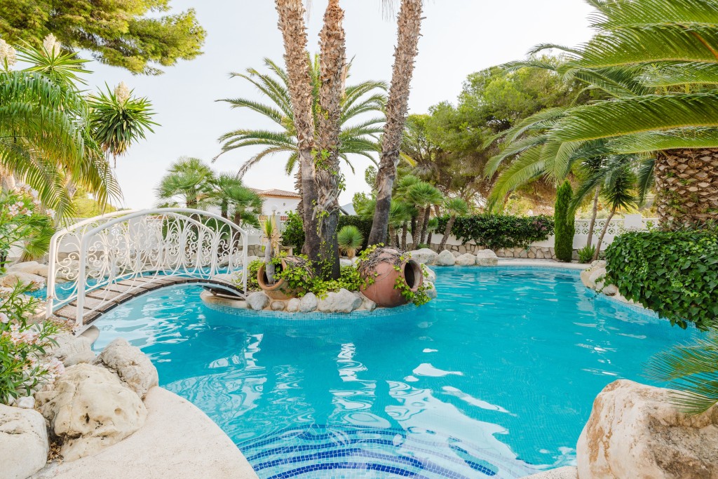 xlarge_CBNAAP1631_44298_V0_7BE9