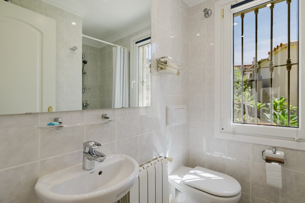 xlarge_CBNAAP1705_44903_V0_E194