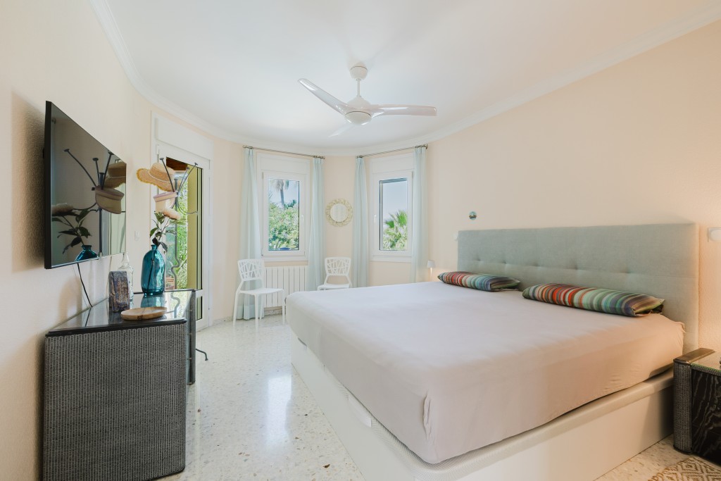 xlarge_CBNAAP1705_44905_V0_0A1D