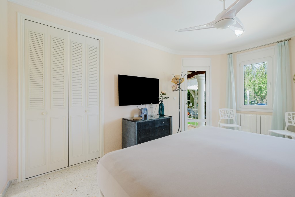 xlarge_CBNAAP1705_44906_V0_FE9E