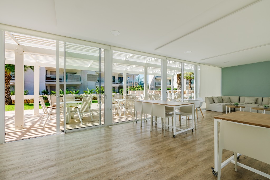 xlarge_CBNAAP1729_45475_V0_388A