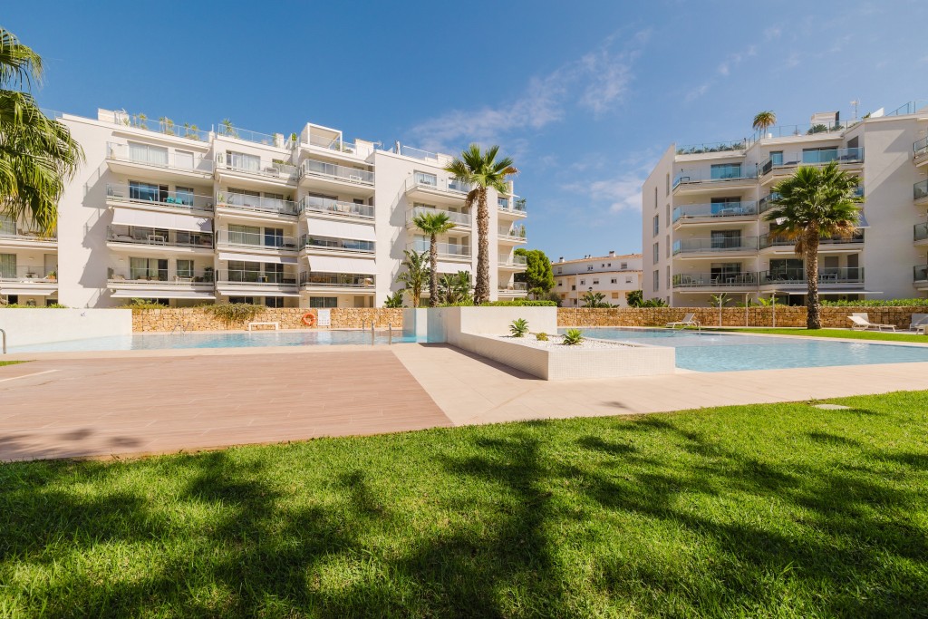 xlarge_CBNAAP1729_45480_V0_A4F6