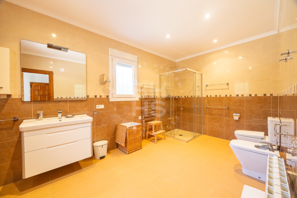 xlarge_CBNAAP1740_45942_V0_D135