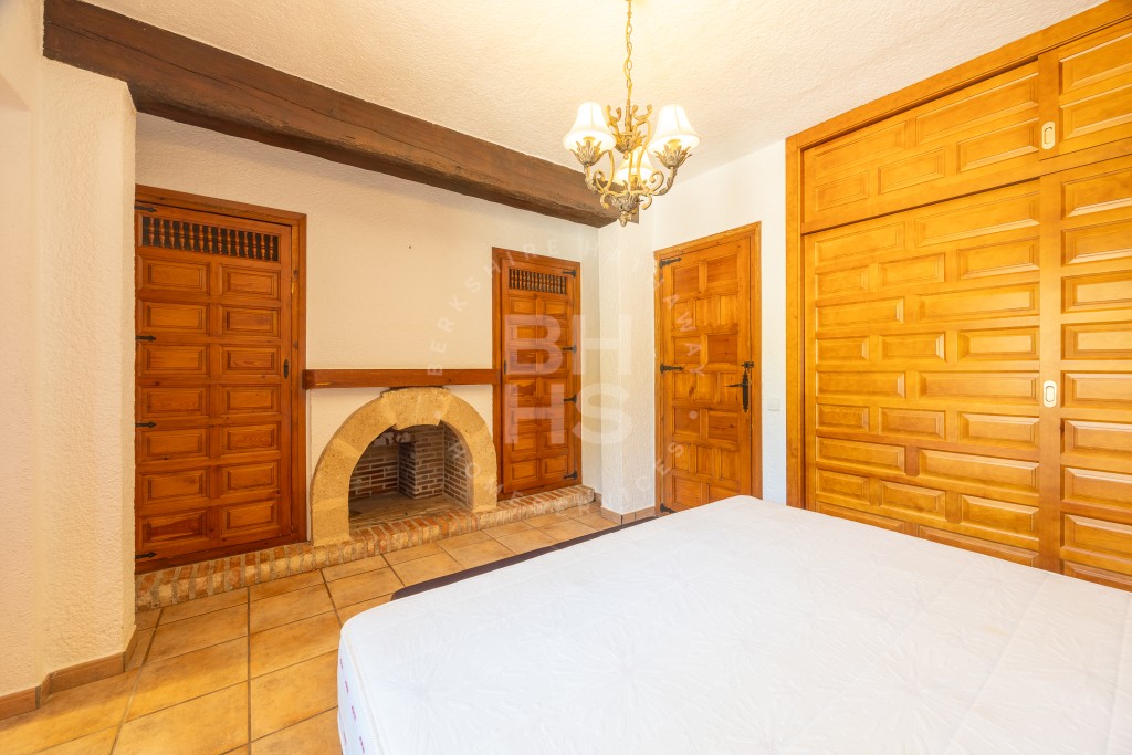 xlarge_CBNAAP1740_45943_V0_8F95