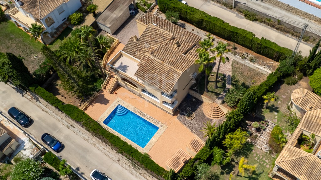 xlarge_CBNAAP1740_45976_V0_8E68