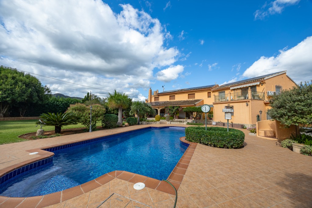 xlarge_CBNAAP1754_46327_V0_DCE6