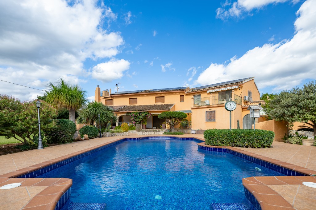 xlarge_CBNAAP1754_46328_V0_4261