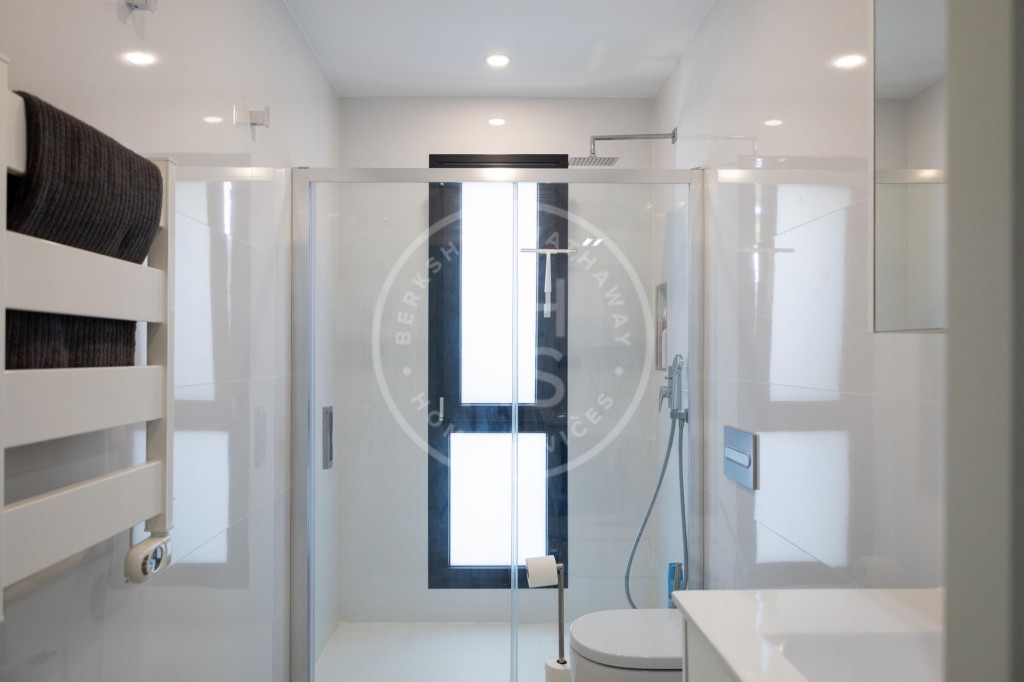 xlarge_CBNAAP385_6642_V0_1A28