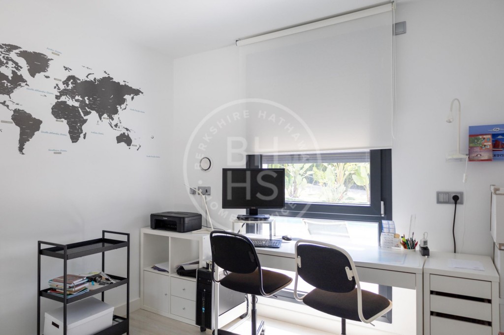 xlarge_CBNAAP385_6644_V0_A4F8