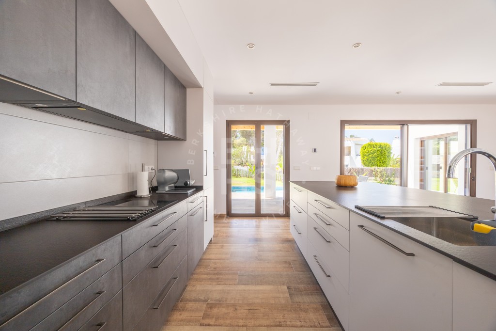 xlarge_CBNAAP862_16401_V0_FCA6