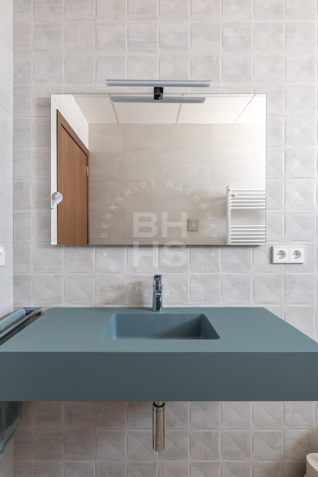 xlarge_CBNAAP862_16417_V0_A7F5