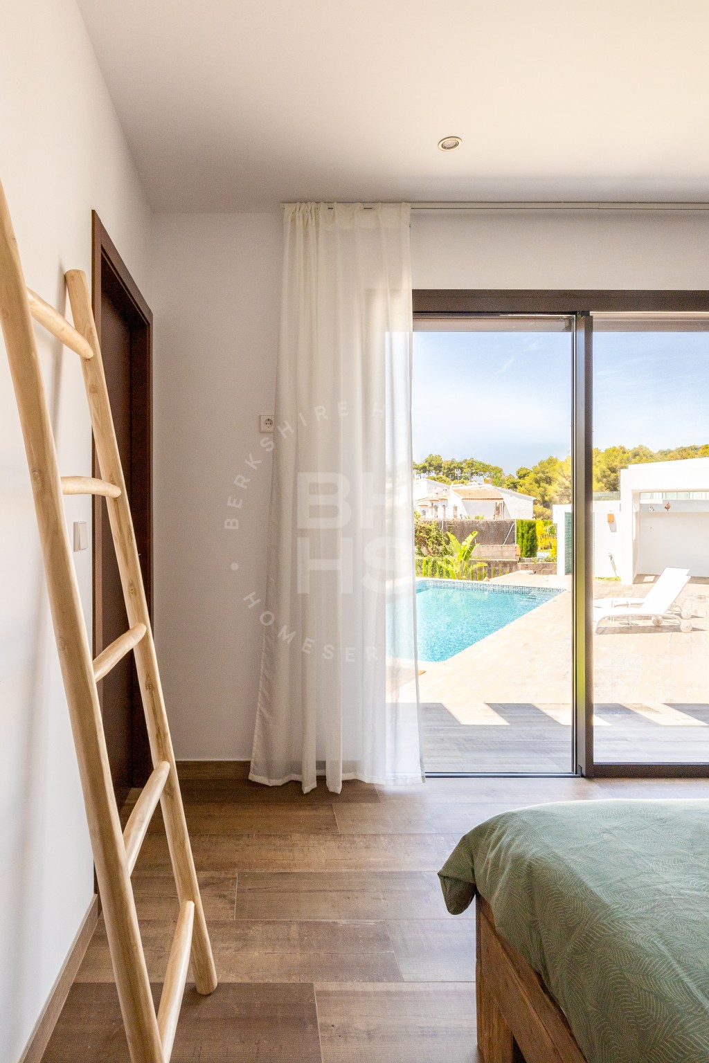 xlarge_CBNAAP862_16427_V0_FDDB