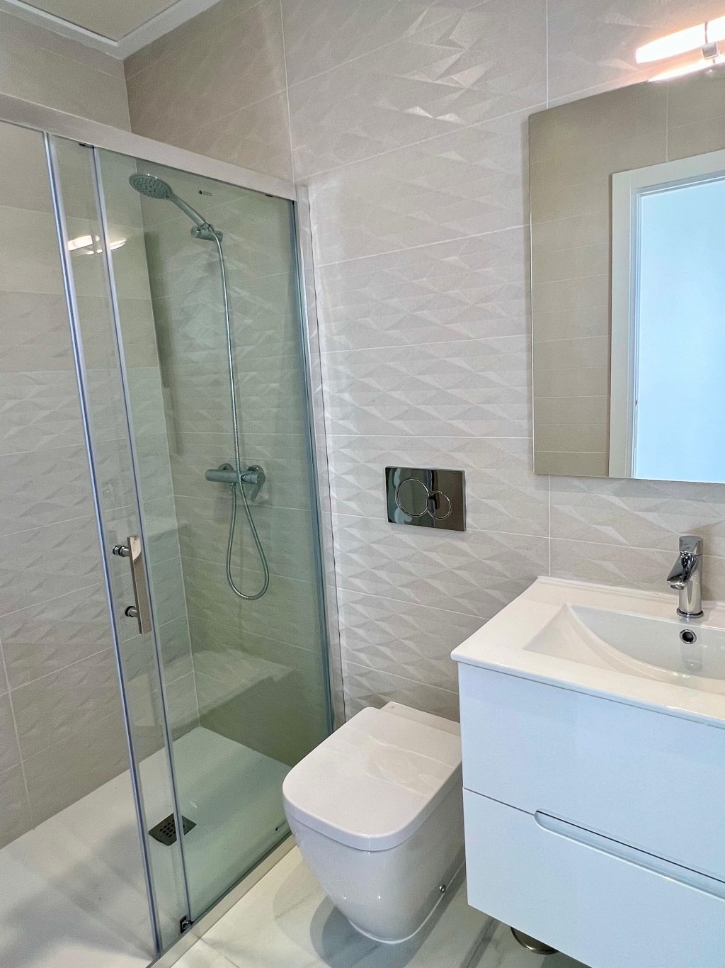 xlarge_CBNAAP1410_49384_V0_EA03