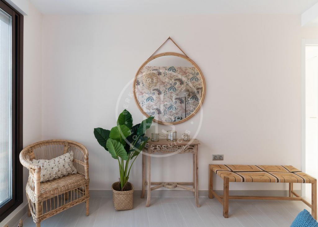 xlarge_CBNAAP142_1975_V0_26DD