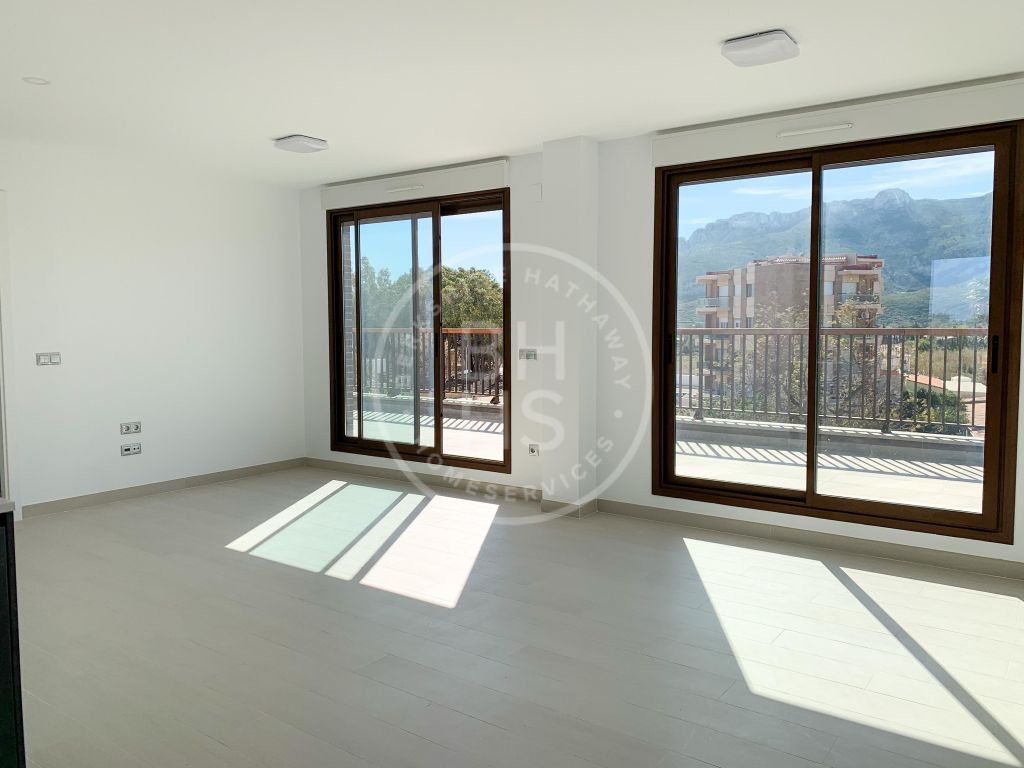 xlarge_CBNAAP142_1983_V0_77DA