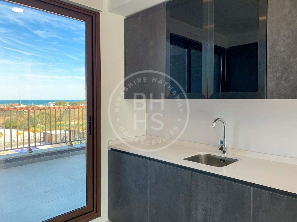 xlarge_CBNAAP142_1984_V0_EB1A