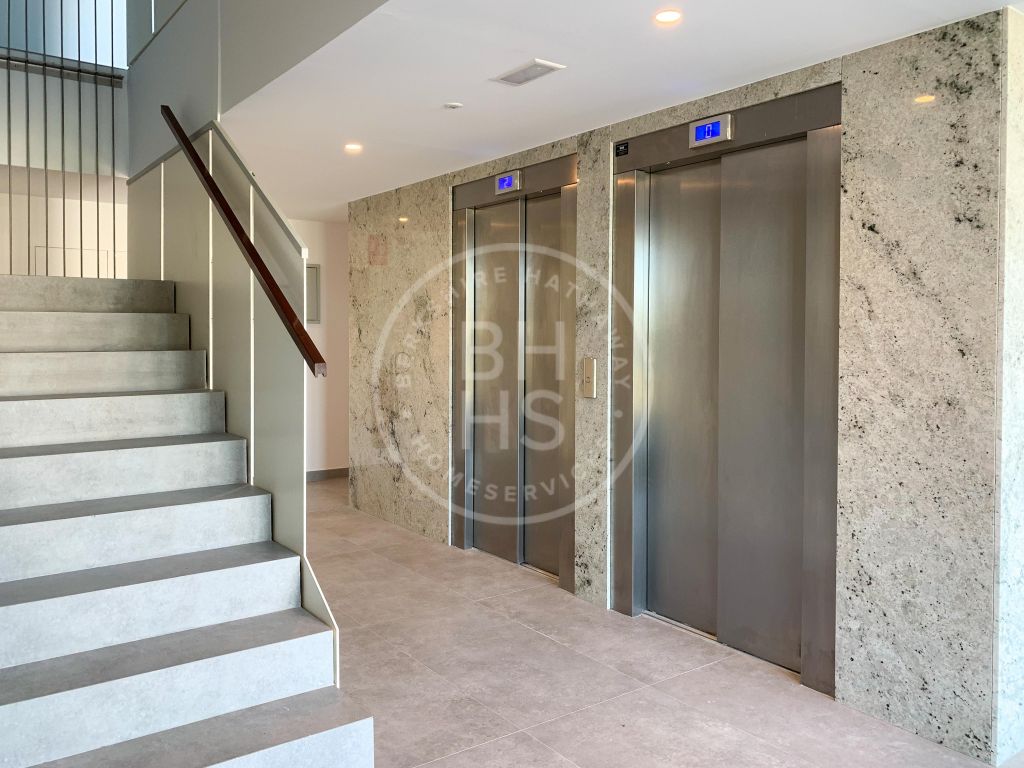 xlarge_CBNAAP142_1987_V0_3A86