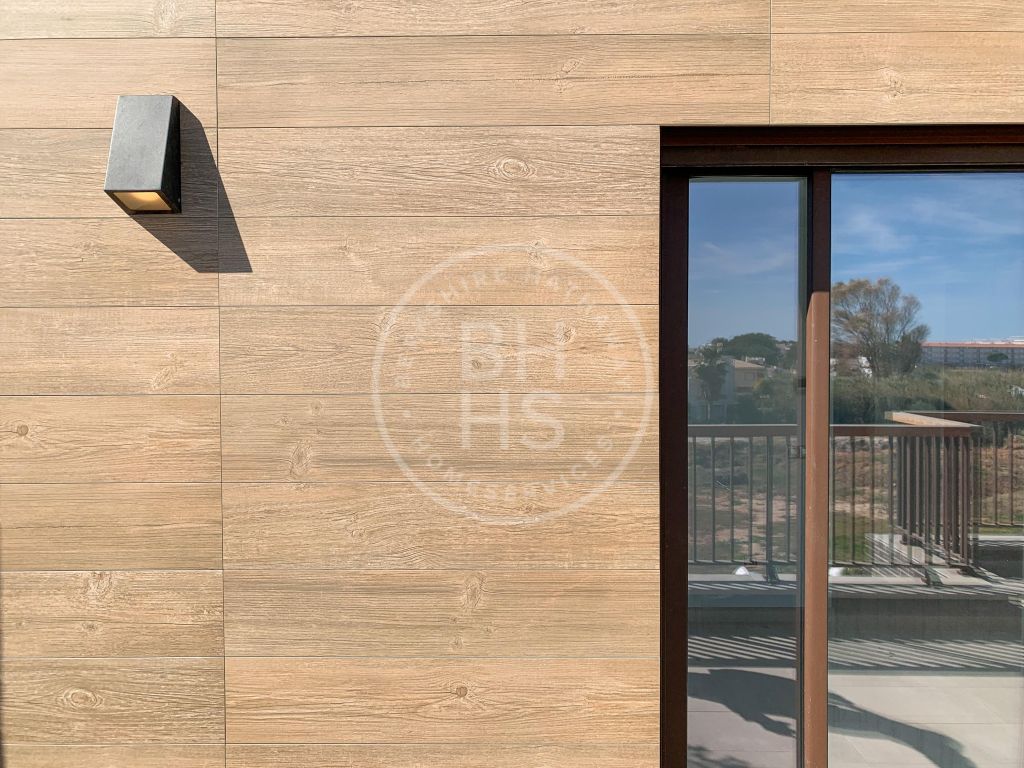 xlarge_CBNAAP142_1992_V0_C57A