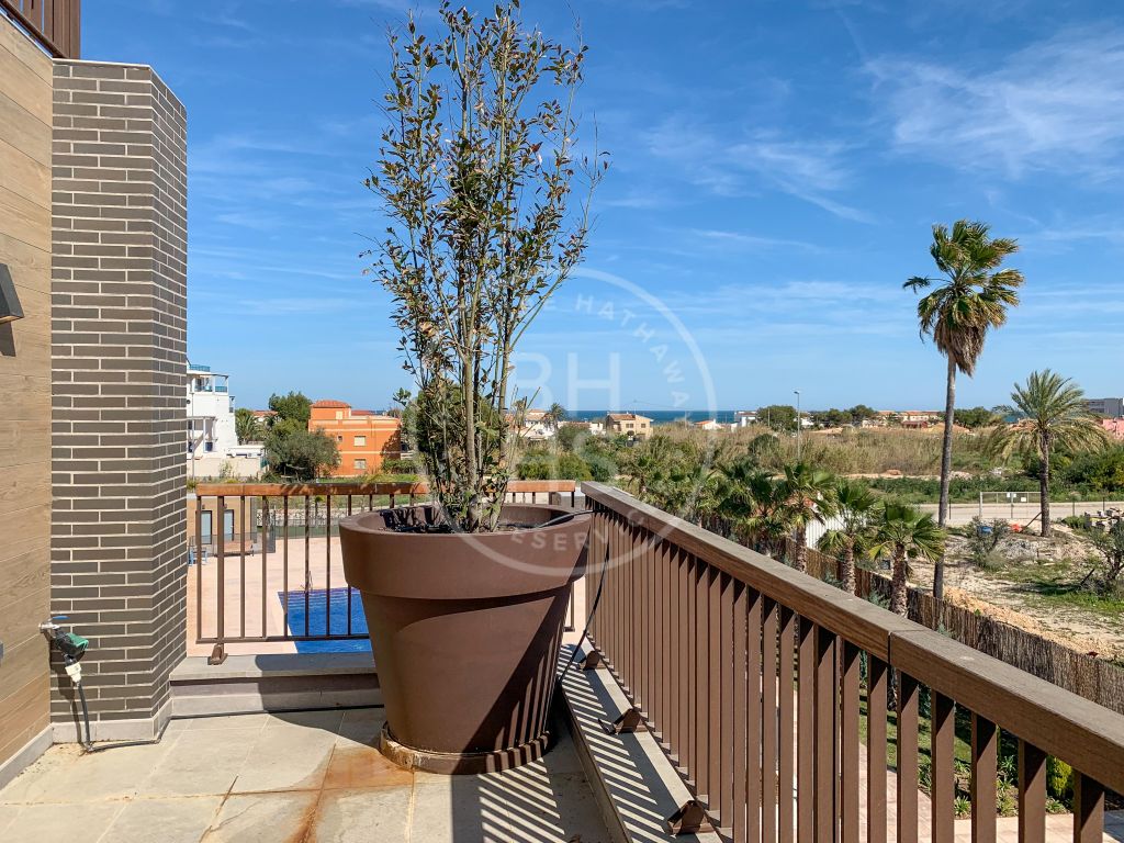 xlarge_CBNAAP142_1993_V0_95F4