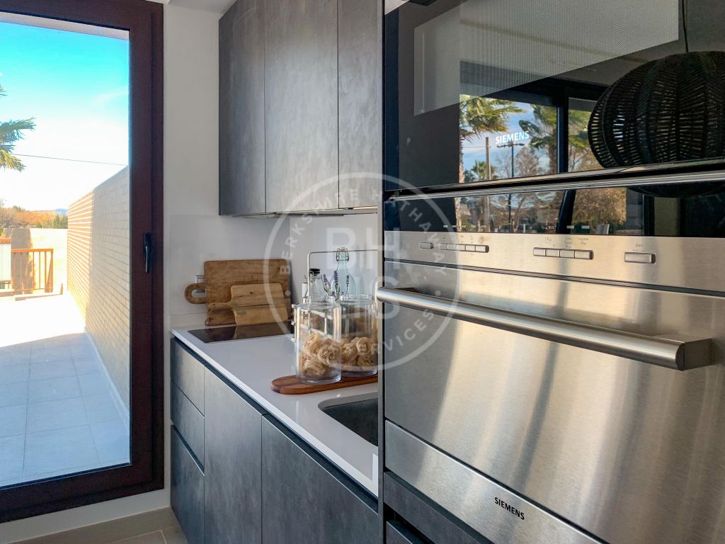 xlarge_CBNAAP142_1994_V0_D5EB