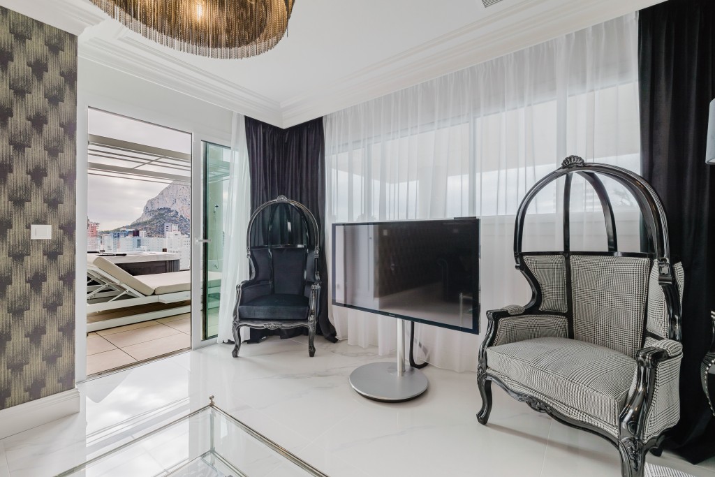 xlarge_CBNAAP1718_47348_V0_84D4