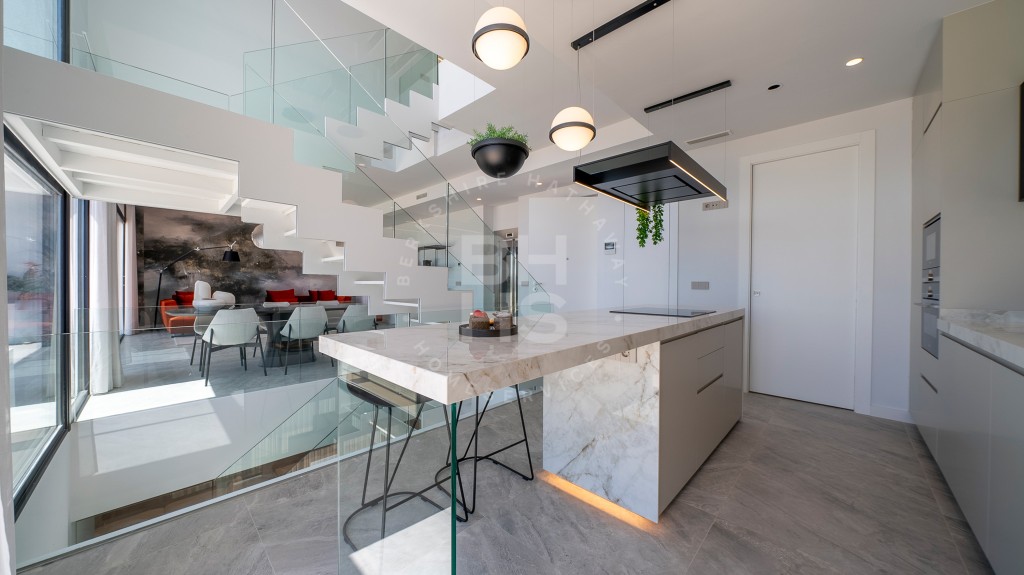 xlarge_CBNAAP1783_47527_V0_1042