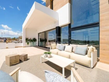 Lujosos chalets con vistas al mar en Benidorm: Su refugio costero de ensueño