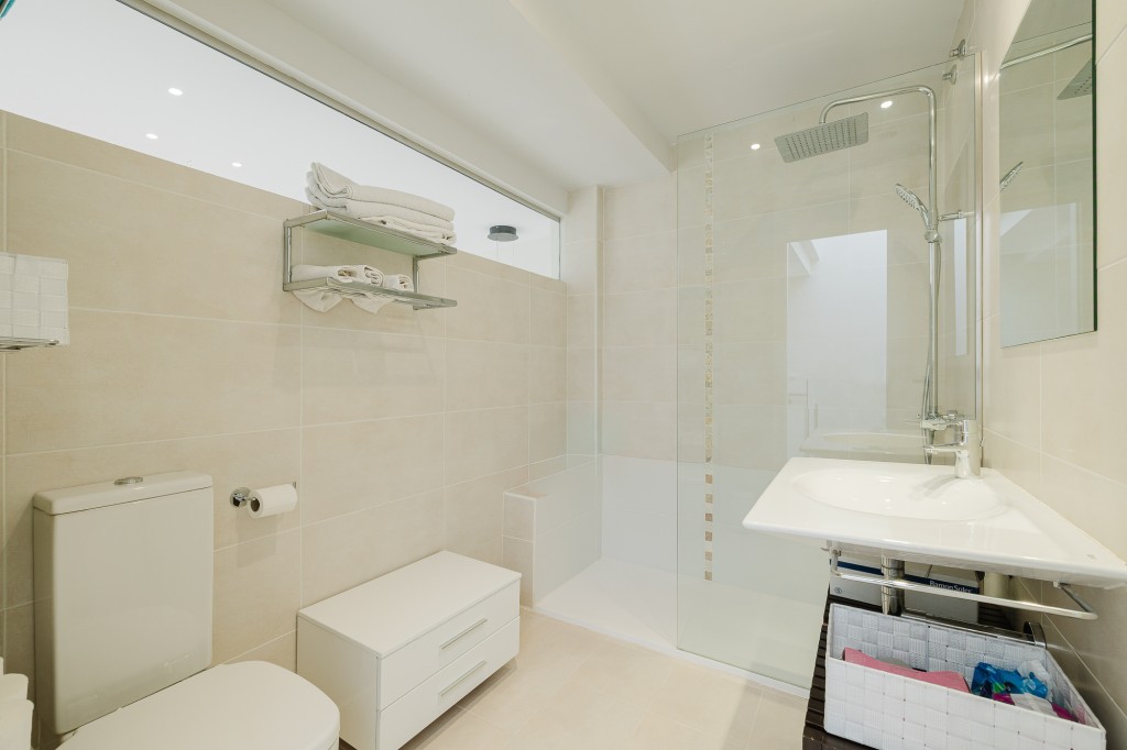 xlarge_CBNAAP1828_49448_V0_D29A