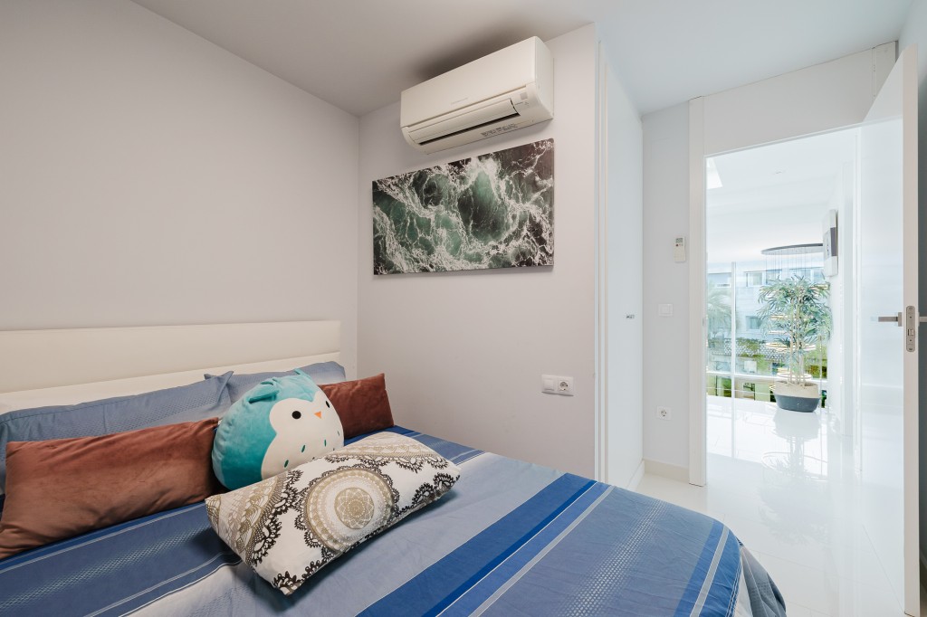 xlarge_CBNAAP1828_49453_V0_4153