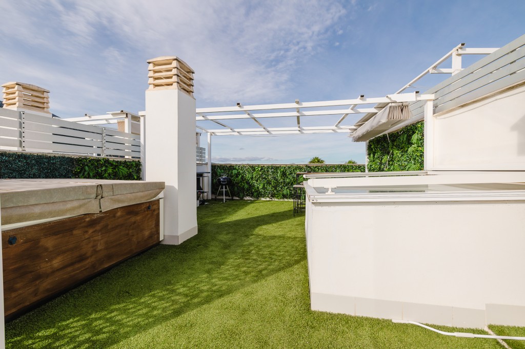 xlarge_CBNAAP1828_49458_V0_EA27