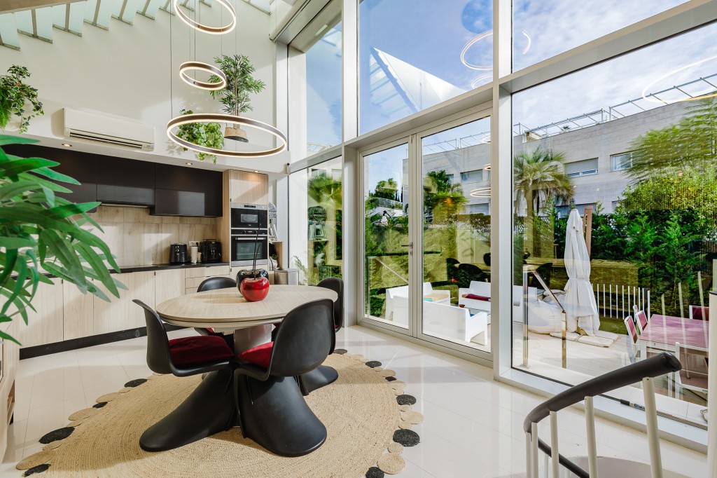 xlarge_CBNAAP1828_49468_V0_2C00