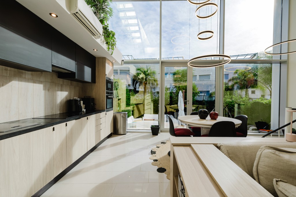 xlarge_CBNAAP1828_49471_V0_6905